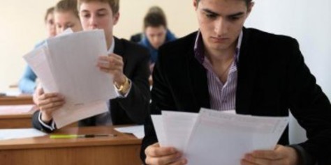 Вузы РФ будут сами оценивать в баллах выпускные сочинения абитуриентов.